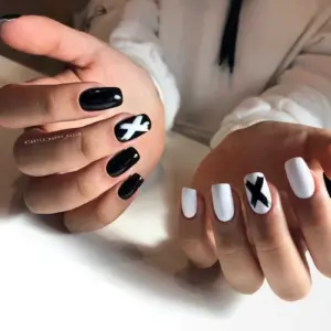 Черно белый маникюр для подростков