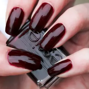 Essie темно вишневый