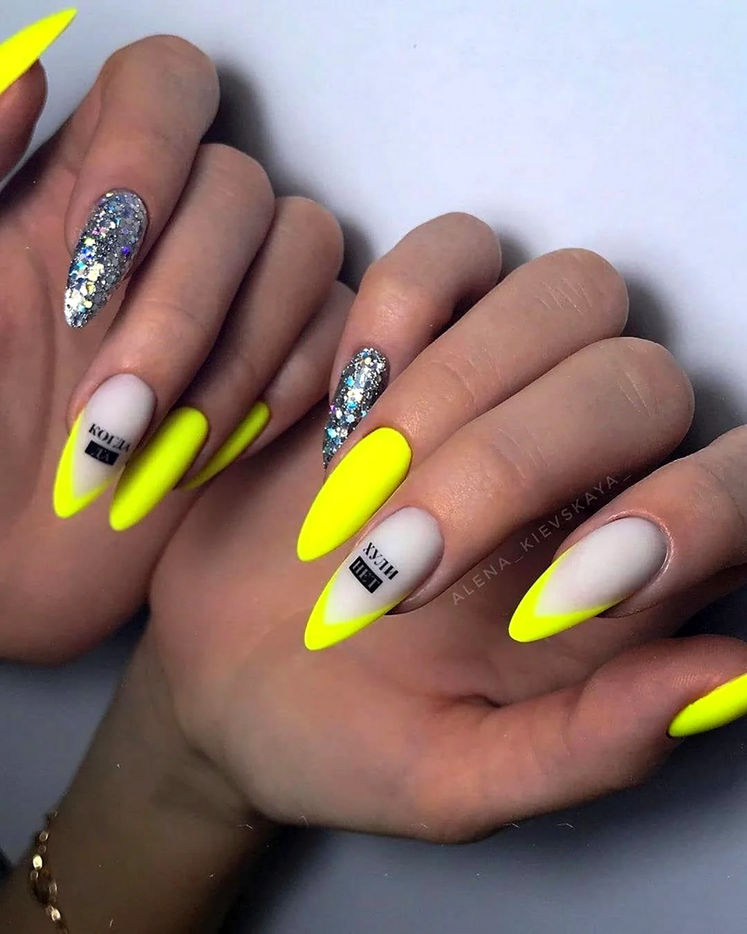 Купить Гель-лаки с блестками в интернет-магазине товаров для ногтей Esthetic Nails