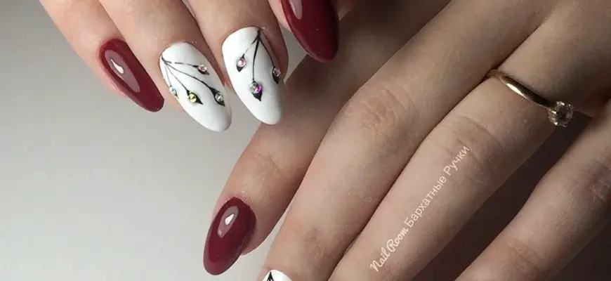 Маникюр бордовый с белым