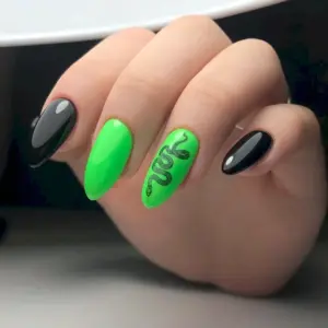 Маникюр черный с зеленым