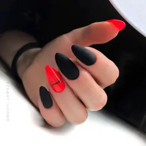 Маникюр красный с черным