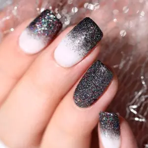 Маникюр с блестками