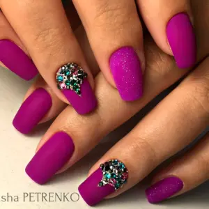 Маникюр цвета фуксии