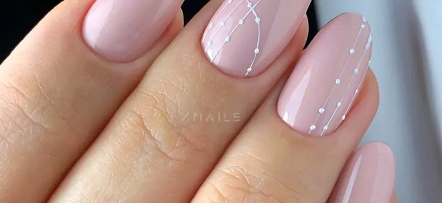 Нежный маникюр на короткие ногти овальной формы