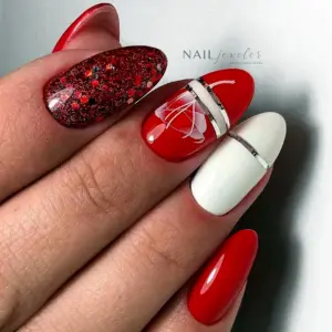 Ногти красные с серебром на овальное