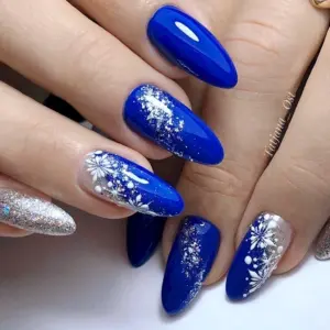 Ногти синие с серебром