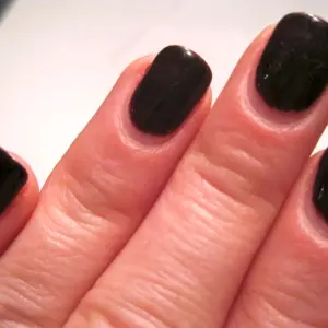 Отросший маникюр