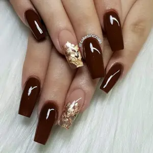 Шоколадные ногти с золотом