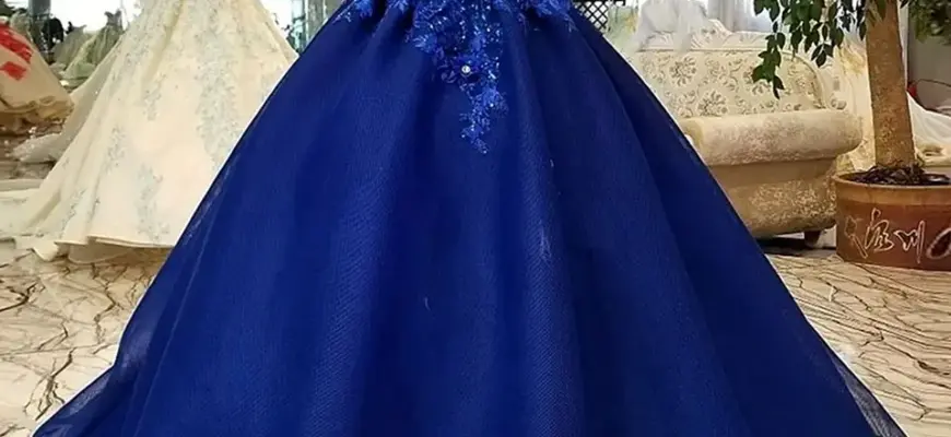Синее бальное платье