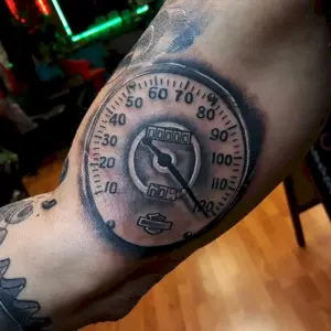 Тату спидометр мотоцикла