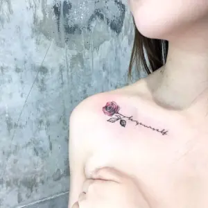 Татуировки на ключице для девушек Минимализм