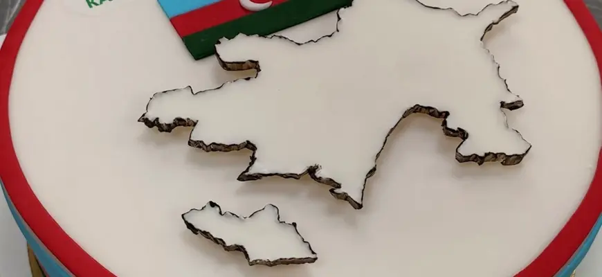 Торт с азербайджанским флагом