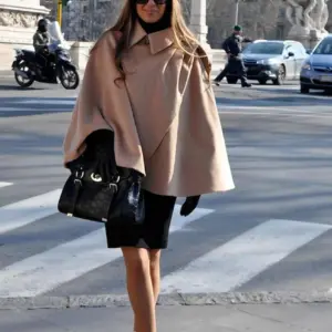 Кейп Louis Vuitton