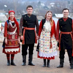 Национальный костюм удмурта и удмуртки