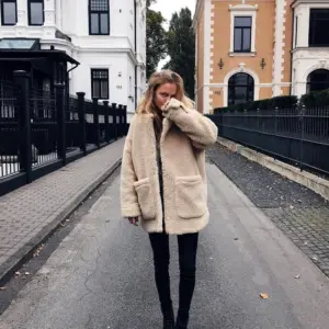 Образы с плюшевым пальто