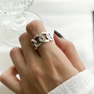 Стильные женские кольца
