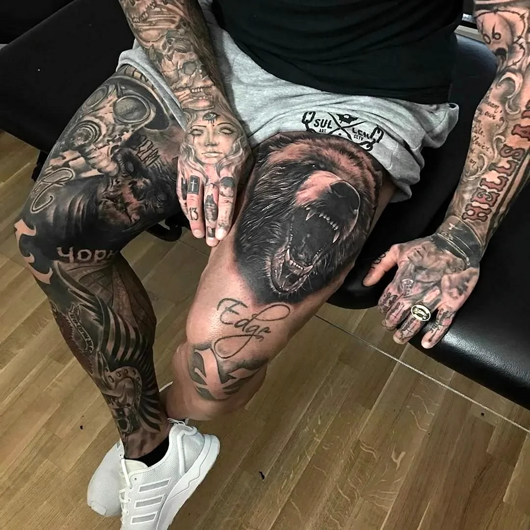 Татуировки на ногах в салоне KOKIN TATTOO